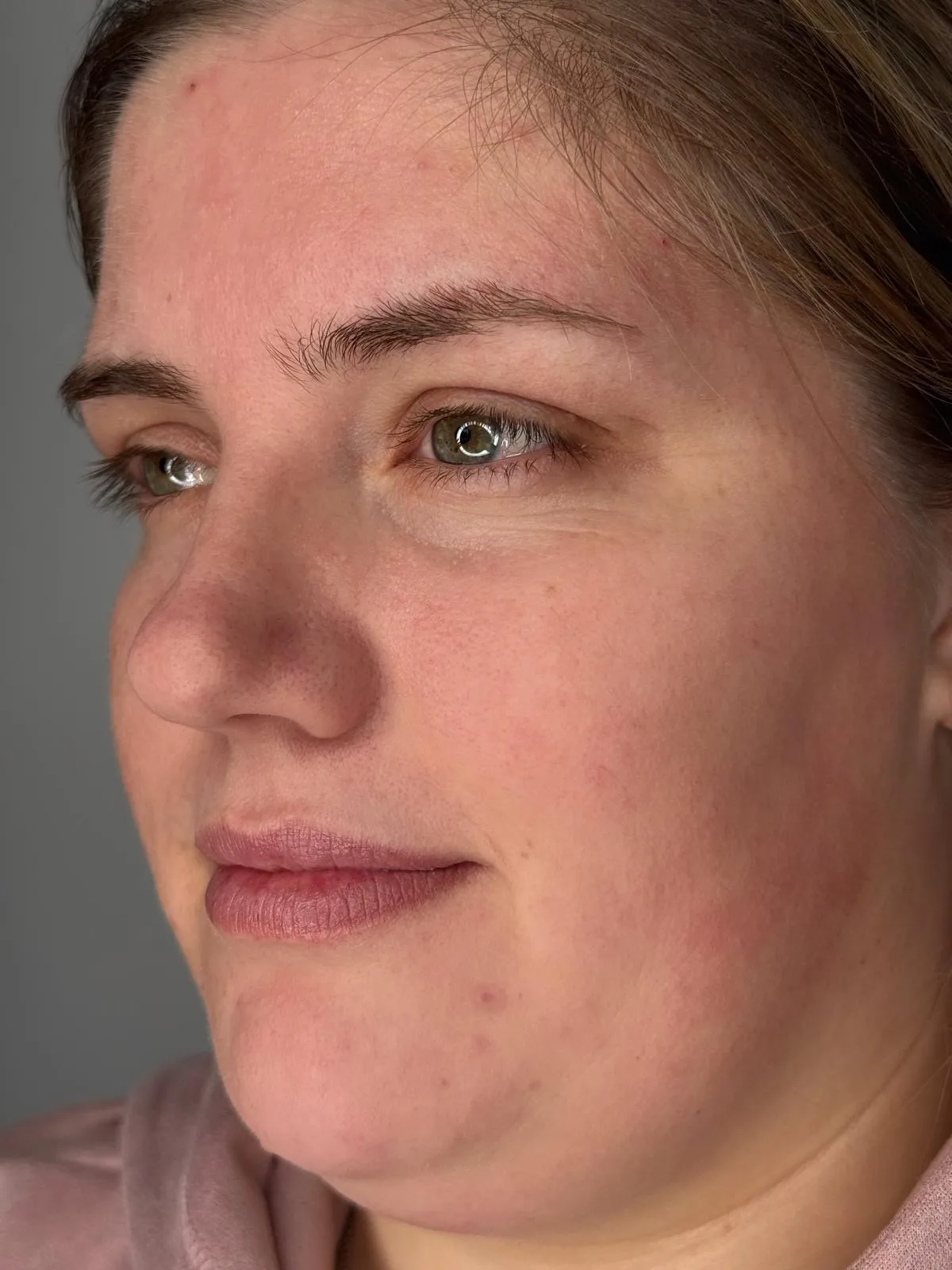 Înainte - Micropigmentare sprâncene – tehnica powder